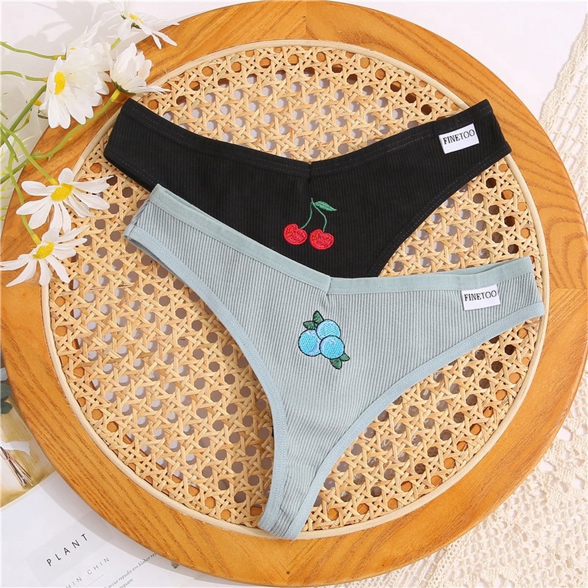 Dames String met Fruit Borduring - 3 Pack met Zwart, Nude & Groen - Vrouwen Lingerie / Ondergoed Set - Maat M