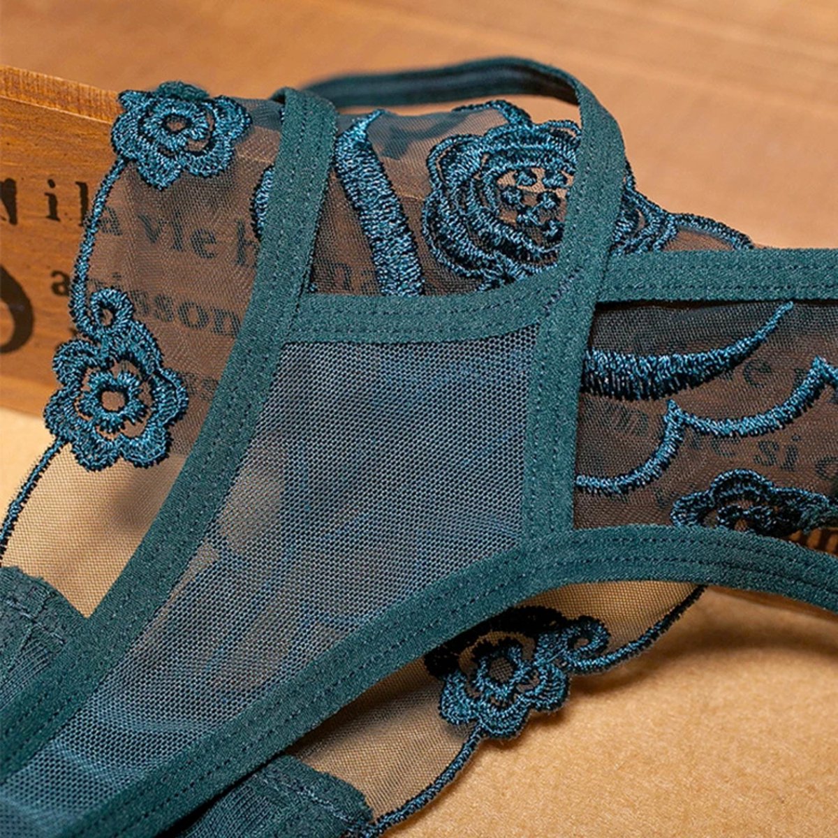Sexy String met Bloemen - Groen - Ontwerp met Kant en Dubbele Bandjes - Sexy Design met Bloemen - One Size String - Dames Onderbroek - Lingerie / Ondergoed