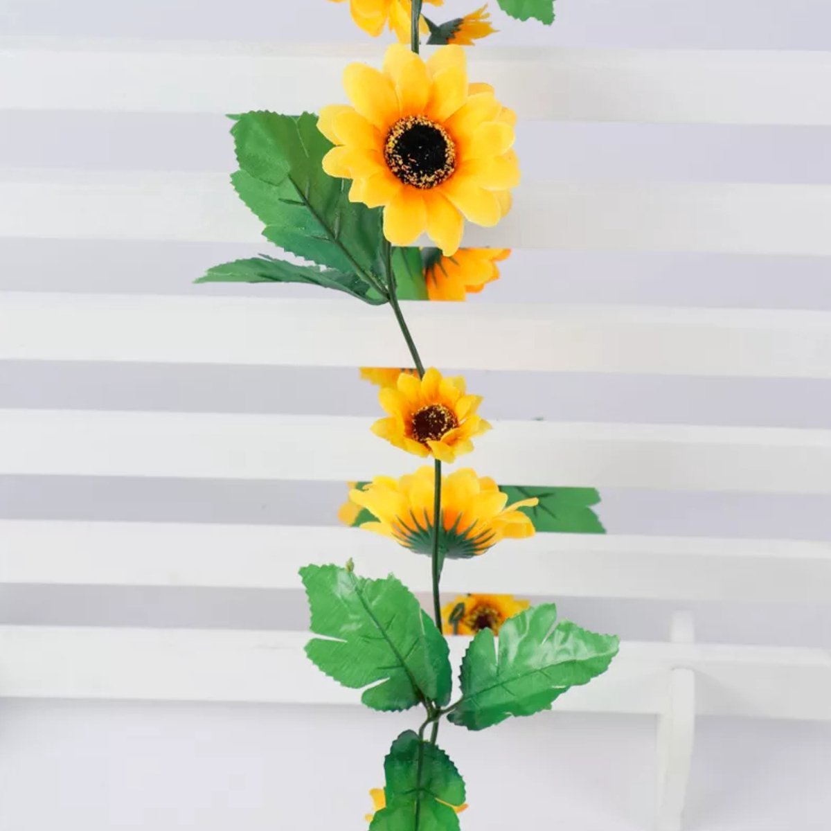 Bloemenslinger Fiets en Interieur - Zonnebloemen Geel Oranje - Stijlvolle Bloemenstreng voor Fietsmand of Stuur - 250 CM Bloemen - Plastic Kunstbloemen Fiets Slinger