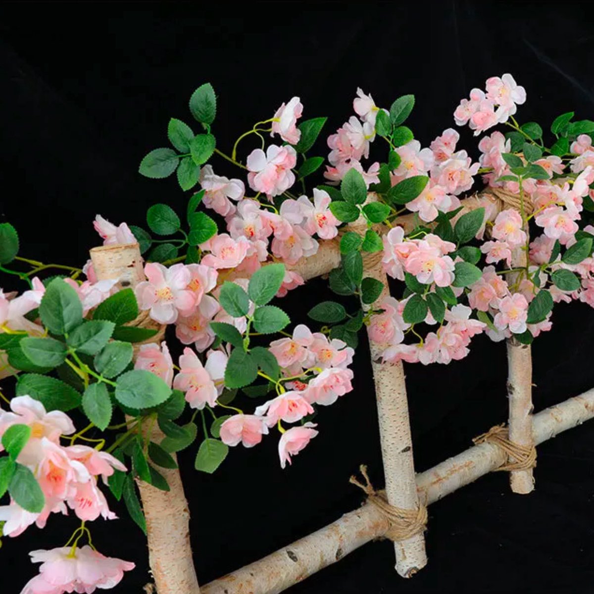 Luxe Bloemenslinger Kersenbloesem - Vol Perzikroze Bloemen - Grote Stijlvolle Bloemenstreng - Voor Interieur, Fietsmand of Stuur - 180 CM Bloemen Roze - Plastic Kunstbloemen Fiets Slinger Tak Sakura