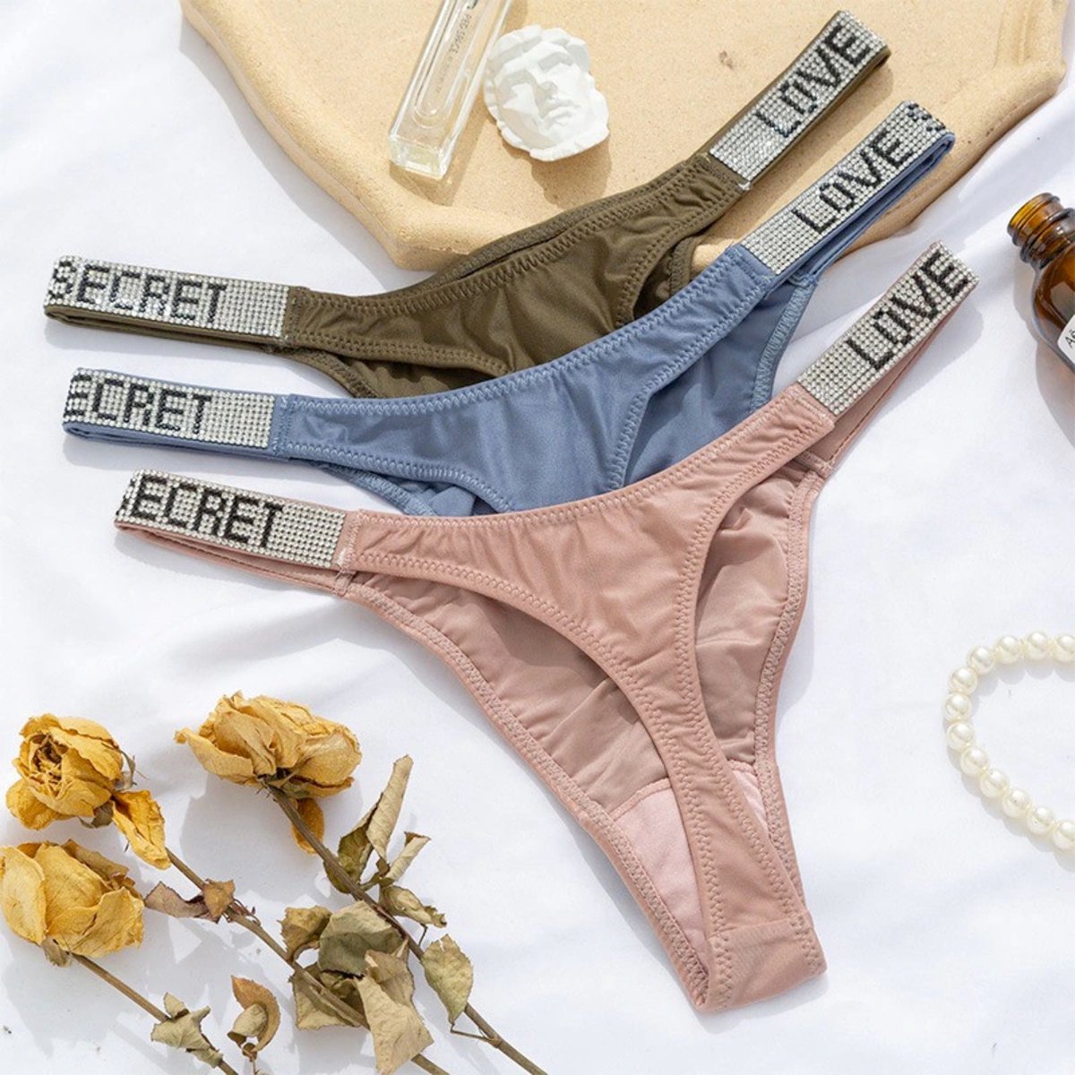 Love Secret String Blauw - Luxe Design met Diamantjes en Satijn - High Waist - Dames Lingerie / Ondergoed - Maat L