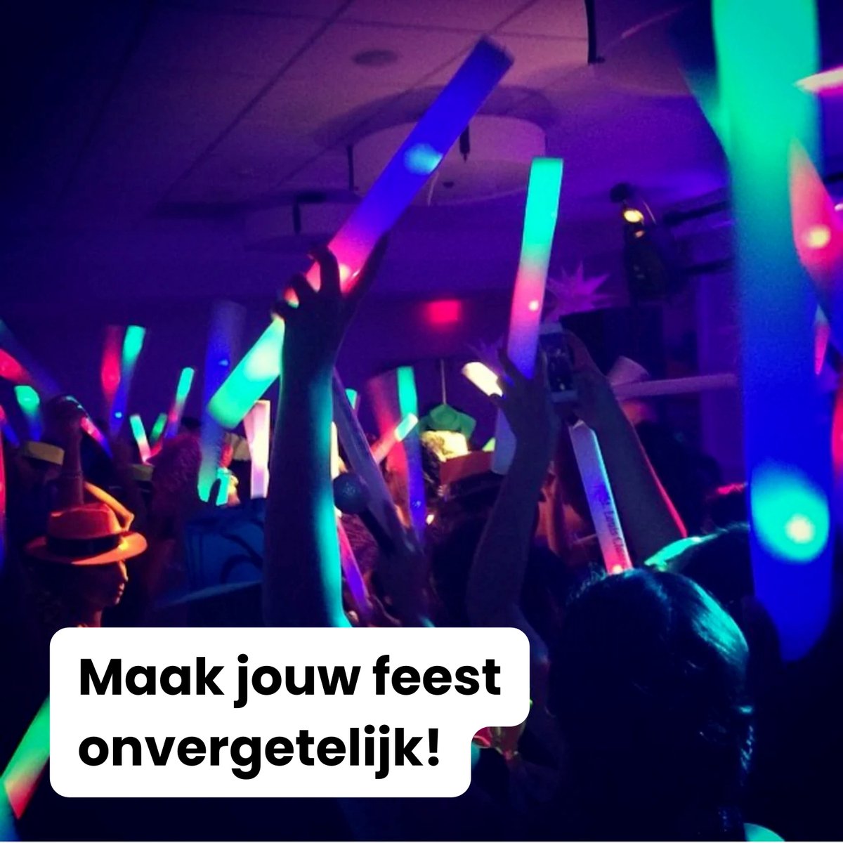115x Led Lichtstaven Foam - Multicolor Led Sticks - FEEST VOORDEELPACK - Neon Party Sticks - Verjaardag Feest Versiering - Bruiloft Huwelijk - Lichtstaaf - Lampjes Kerst - Glow in The Dark