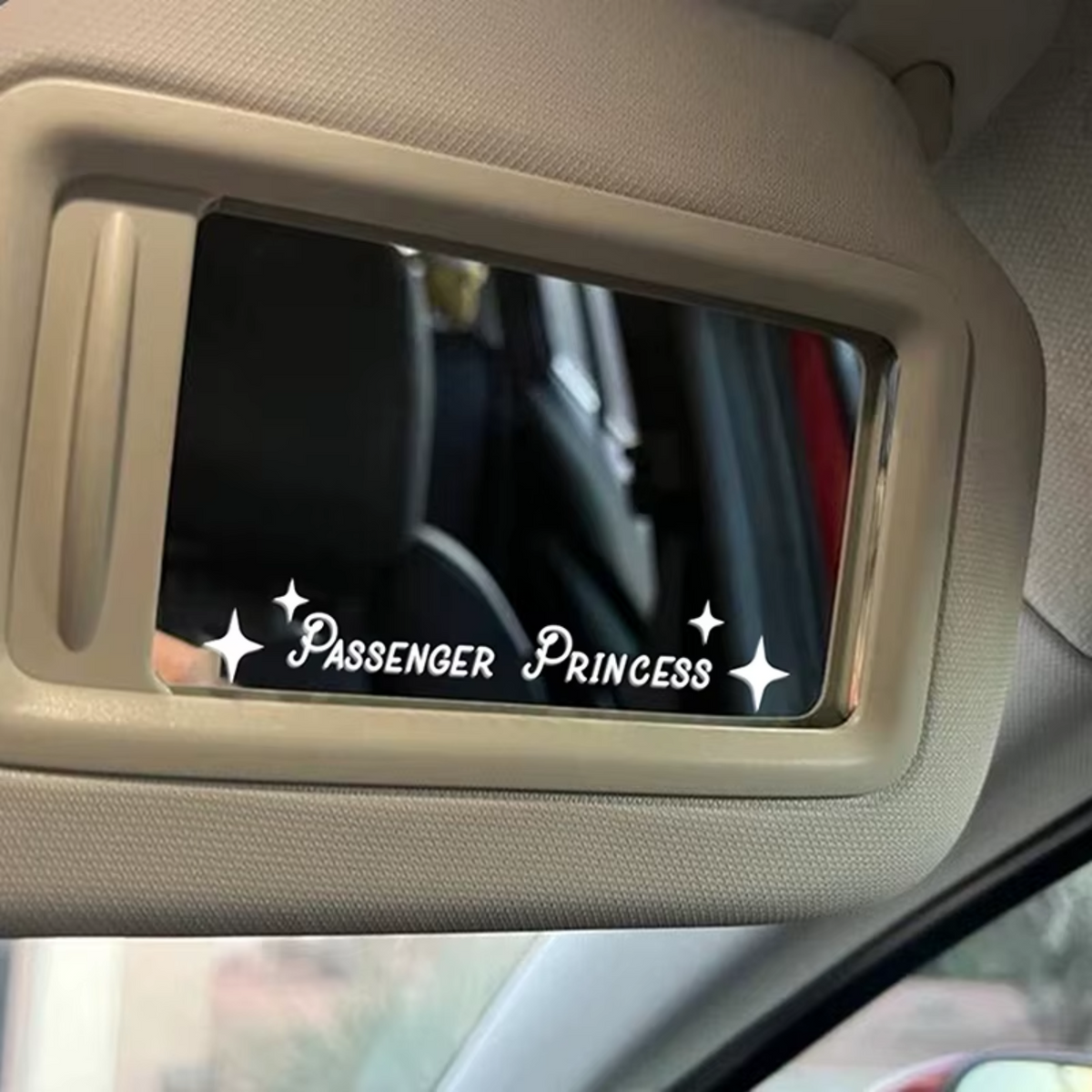 Autosticker - Passenger Princess - Binnenspiegel - Grappige Mini Auto Sticker Wit - Hoogwaardig Vinyl - Autostickers Wrap Folie - universeel/alle automerken