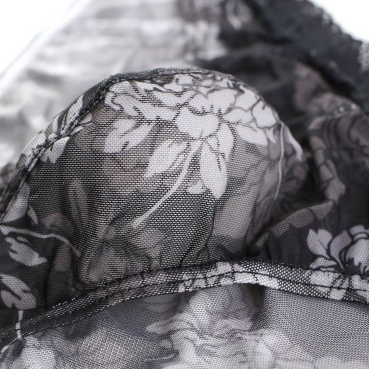 Heren Slip Doorzichtig met Bloemen - Mesh Slip Gebloemd Zwart & Wit - Sexy Transparant Design - Mannen Onderbroek - Lingerie Voor Mannen - Ondergoed Maat XXL / 2XL