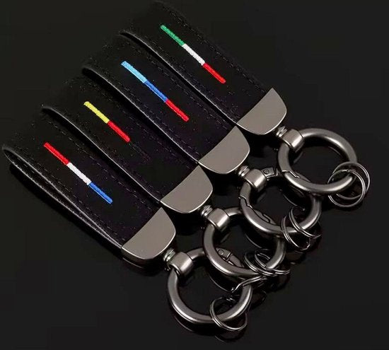 Alcantara Auto Sleutelhanger - Italiaanse Vlag - Past bij Italiaanse Automerken - Zwarte Suede Strap - Hanger in Antraciet - Keychain Sleutel Hanger Cadeau - Italië Auto Accessoires