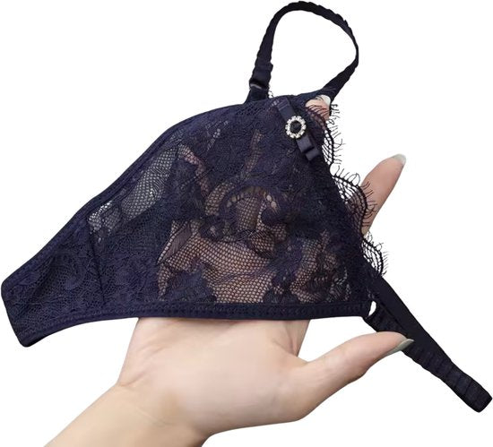 Sexy Kanten String – Roze - Lingerie met Kant, Strikje en Steentje – Verleidelijk en Comfortabel Dames Ondergoed - Slip / Onderbroek Voor Vrouwen - One Size