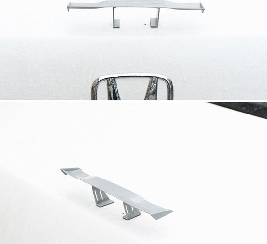 Grappige Mini Auto Spoiler - Wit Carbon Look - Universeel Fun Accessoire - Zelfklevende Dakspoiler - Tuning - Geschikt voor Alle Automerken / Universeel / JDM