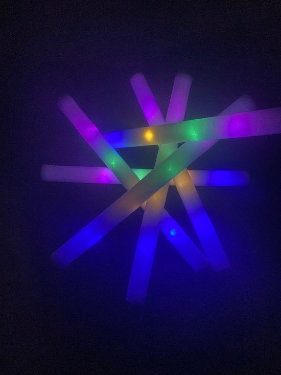 25x Led Foam Sticks - Multicolor Led - Lange Brandduur - Neon Party Sticks - Verjaardag Feest Versiering - Bruiloft Huwelijk - Lichtstaaf - Lampjes Kerst - Glow in The Dark