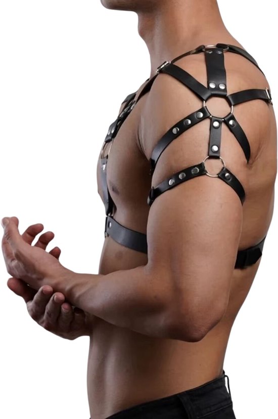 Sexy Heren Harnas Bovenlichaam – Verstelbaar Bondage Harnas - Kunstleer met Ringen – One Size - Erotiek & Bondage - Riem Voor Mannen - BDSM Sex Toys