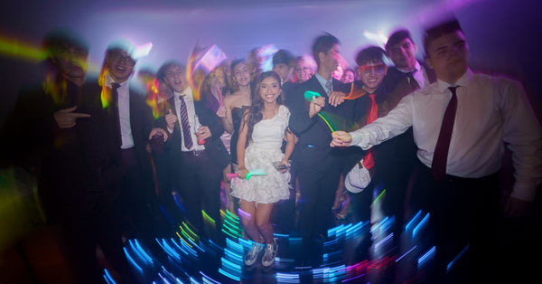 LED foam sticks voor je feest: waar op letten? | Moze