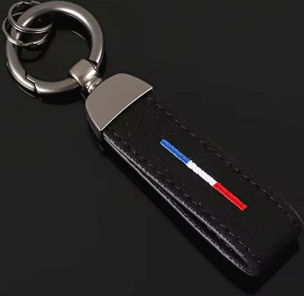 Alcantara Auto Sleutelhanger - Franse / Nederlandse Vlag - Vlag Frankrijk / Nederland - Dutch Flag Keychain - Zwarte Suede Strap - Hanger in Mat Antraciet - Keychain Sleutel Hanger Cadeau - Auto Accessoires