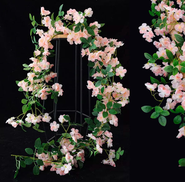 Luxe Bloemenslinger Kersenbloesem - Vol Perzikroze Bloemen - Grote Stijlvolle Bloemenstreng - Voor Interieur, Fietsmand of Stuur - 180 CM Bloemen Roze - Plastic Kunstbloemen Fiets Slinger Tak Sakura