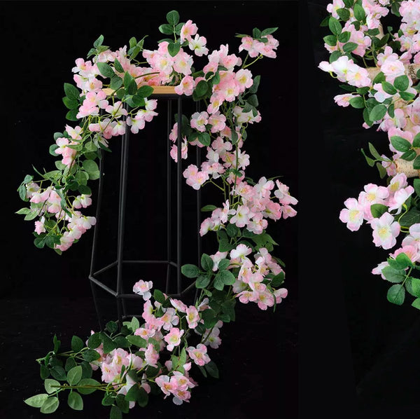 Luxe Bloemenslinger Kersenbloesem - Vol Lichtroze Bloemen - Grote Stijlvolle Bloemenstreng - Voor Interieur, Fietsmand of Stuur - 180 CM Bloemen Roze - Plastic Kunstbloemen Fiets Slinger Tak Sakura