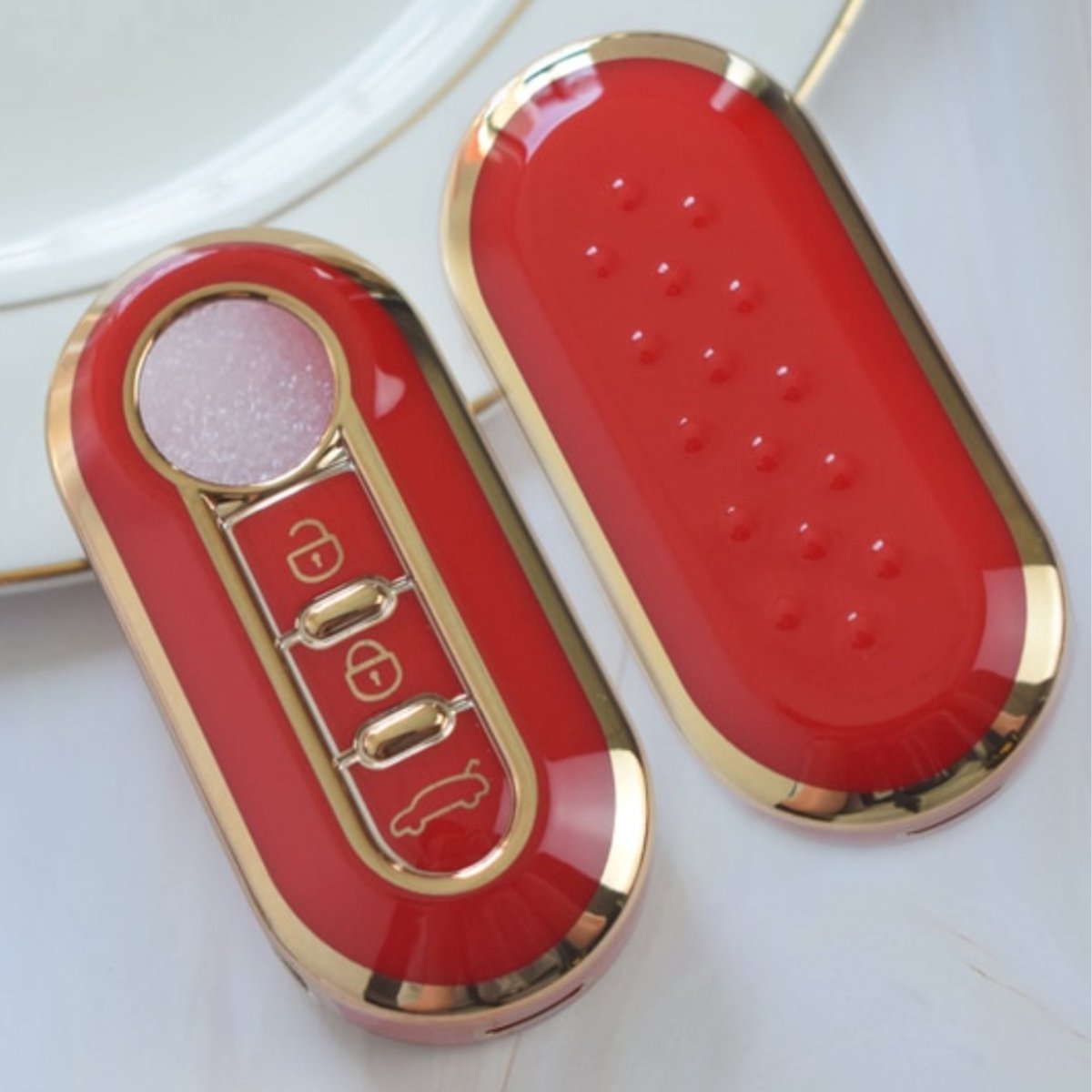Zachte TPU Sleutelcover - Sleutelhoesje Geschikt voor Fiat 500 / 500L / 500X / 500C / Abarth / Panda / Punto / Stilo - Rood met Goud Metallic - Sleutel Hoesje Cover - Auto Accessoires