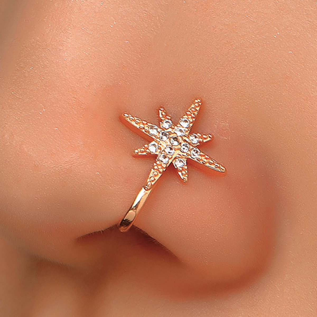 Fake Neuspiercing Goud - Ster met Diamantjes - Nep Neuspiercing Sieraad - Neusring - Nep Piercing Neus Ringetje - Metaal