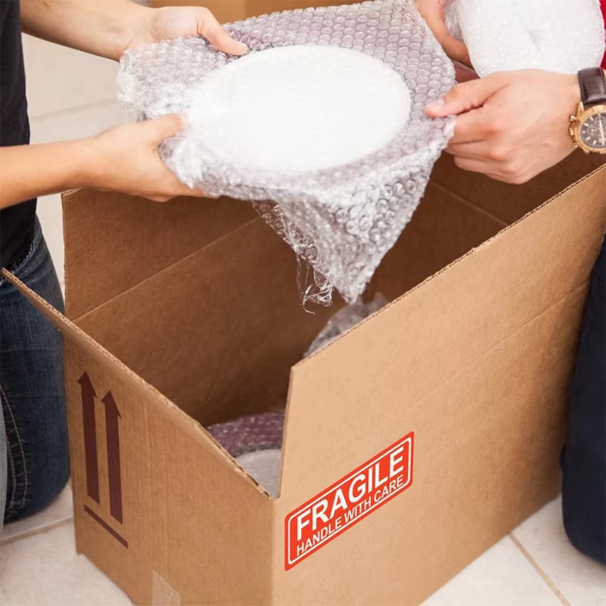 100 Stuks - FRAGILE Handle With Care Stickers - Breekbaar Stickers - Voor Pakketen, Verhuizen en Transport - Waarschuwing Etiketten