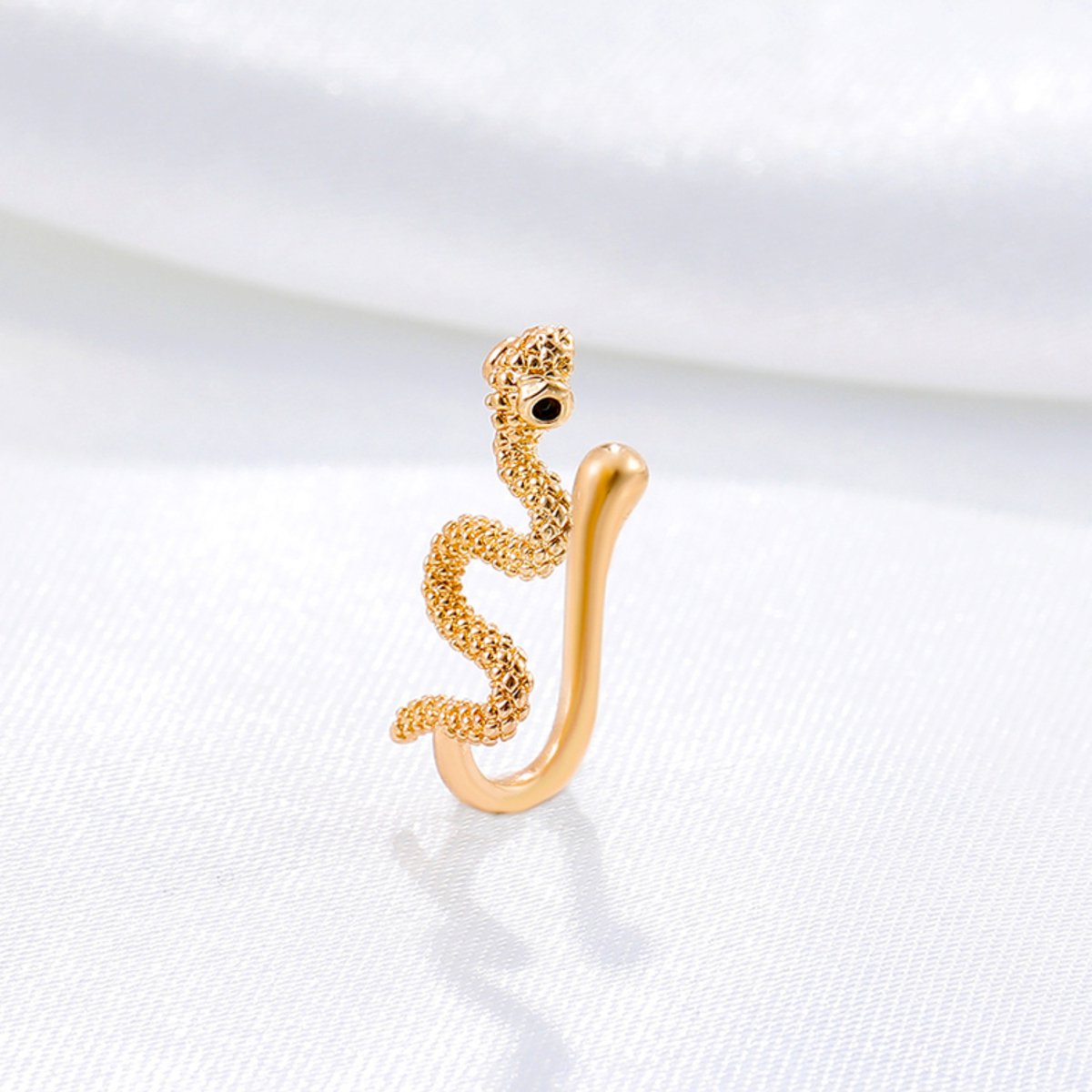 Fake Neuspiercing Goud - Neus Sierraad Slang - Nep Neuspiercing Snake - Neusring - Nep Piercing Ringetje - RVS Roestvrij Staal - 8 mm