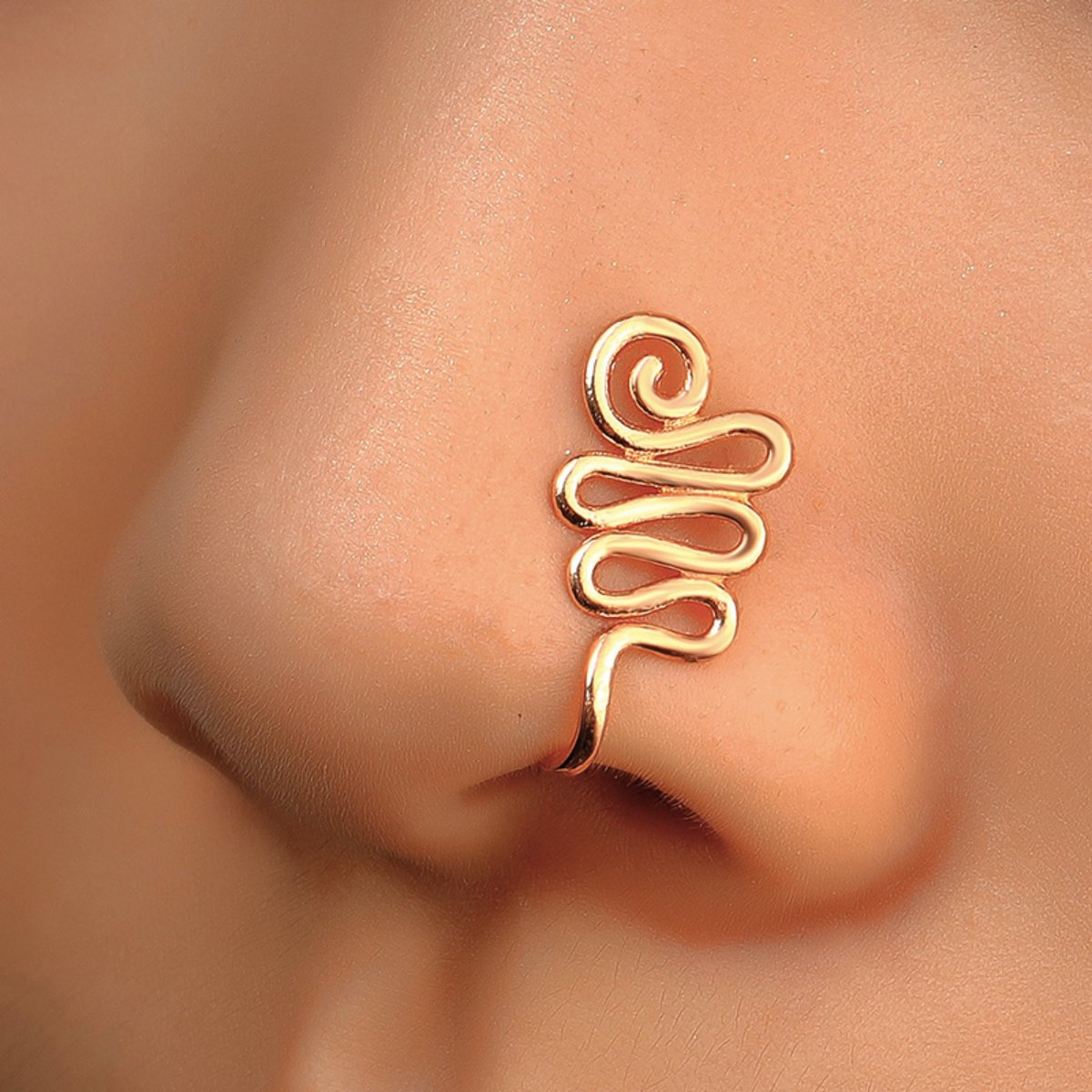 Fake Neuspiercing Goud - Zigzag - Nep Neuspiercing Sieraad - Neusring - Nep Piercing Neus Ringetje - Metaal