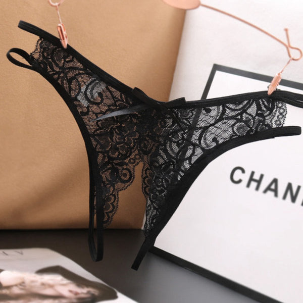 Sexy String met Open Kruis - Zwart - Ontwerp met Kant - Erotisch Design met Strik - One Size String - Dames Onderbroek - Lingerie / Ondergoed