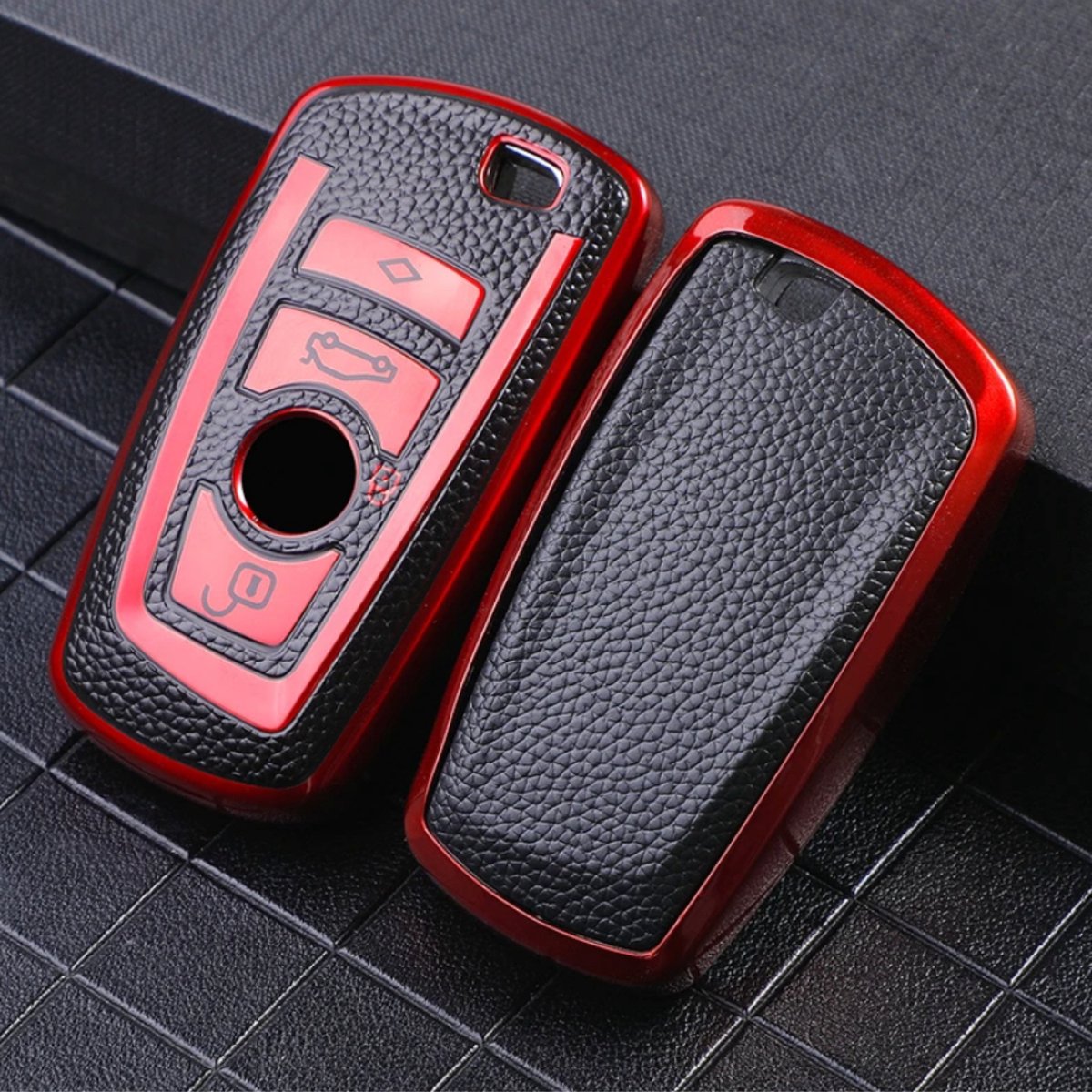 Zachte TPU Sleutelcover - Metallic Rood en Zwart Leer - Sleutelhoesje Geschikt voor BMW 1 serie / 3 serie / 5 Serie / 7 Serie / X1 / X3 / X4 / X5 / F20 / F30 / F31 / F34 / M - Flexibele Sleutel Cover - Sleutel Hoesje - Auto Accessoires