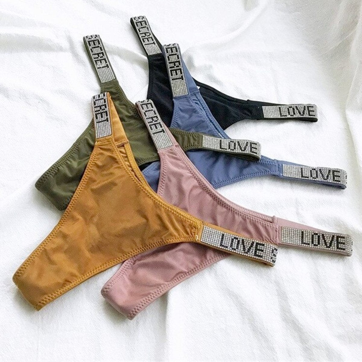 Love Secret String Zwart - Luxe Design met Diamantjes en Satijn - High Waist - Dames Lingerie / Ondergoed - Maat XL