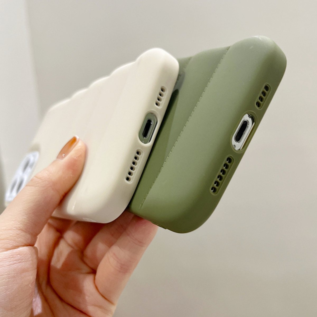 Puffer Case Groen - Geschikt voor iPhone 12 - Stootvast Hoesje met Camera Bescherming - Winterjas Donsjas Design - Shockproof TPU Back Cover