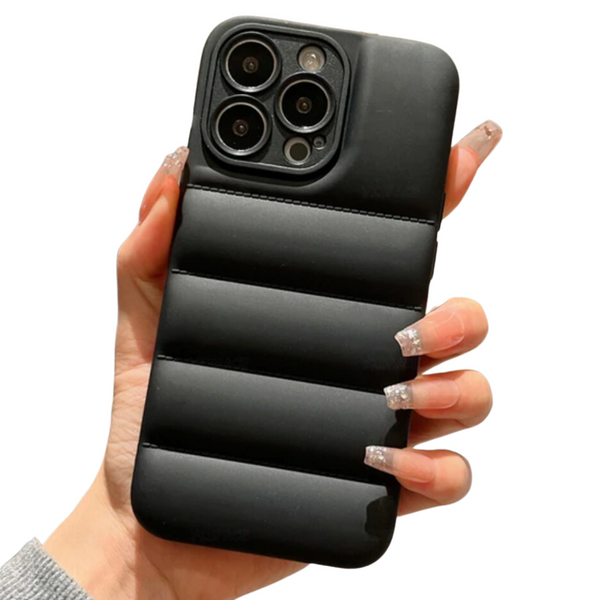 Puffer Case Zwart - Geschikt voor iPhone 15 Pro Max  - Stootvast Hoesje met Camera Bescherming - Winterjas Donsjas Design - Shockproof TPU Back Cover