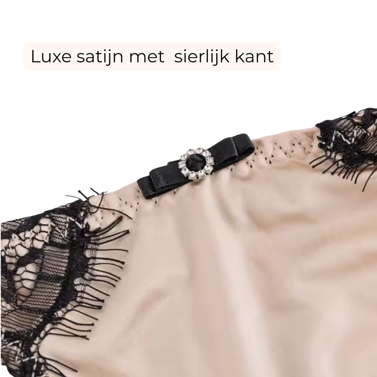 Satijnen Dames String – Donker Roze - Glanzend Satijn & Zacht Kant – Zwart Kant - Sexy Lingerie Voor Vrouwen - Comfortabel Ondergoed  - Slips / Onderbroeken - One size