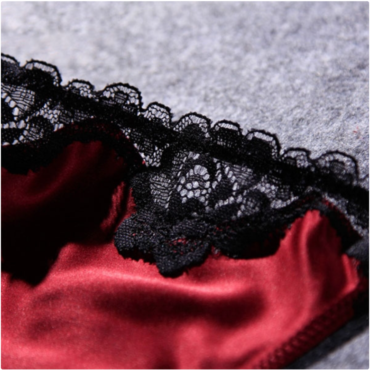 Sexy Dames String – Oranje - Satijn &  Zwart Kant - Dunne Bandjes – Lingerie Voor Vrouwen - Comfortabel Ondergoed - Slip / Onderbroek - Maat M