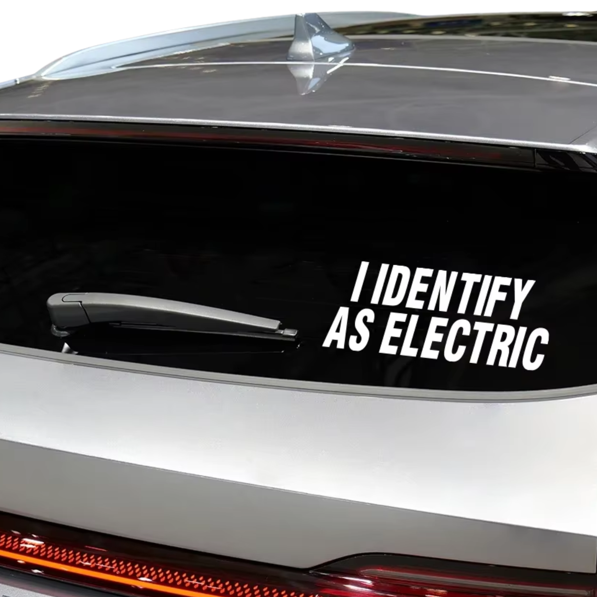 Auto Sticker - I IDENTIFY AS ELECTRIC - Wit - 1 Meme Sticker - Hoogwaardig Vinyl - Autostickers Wrap Folie - Universeel - Embleem - Auto Accessoires