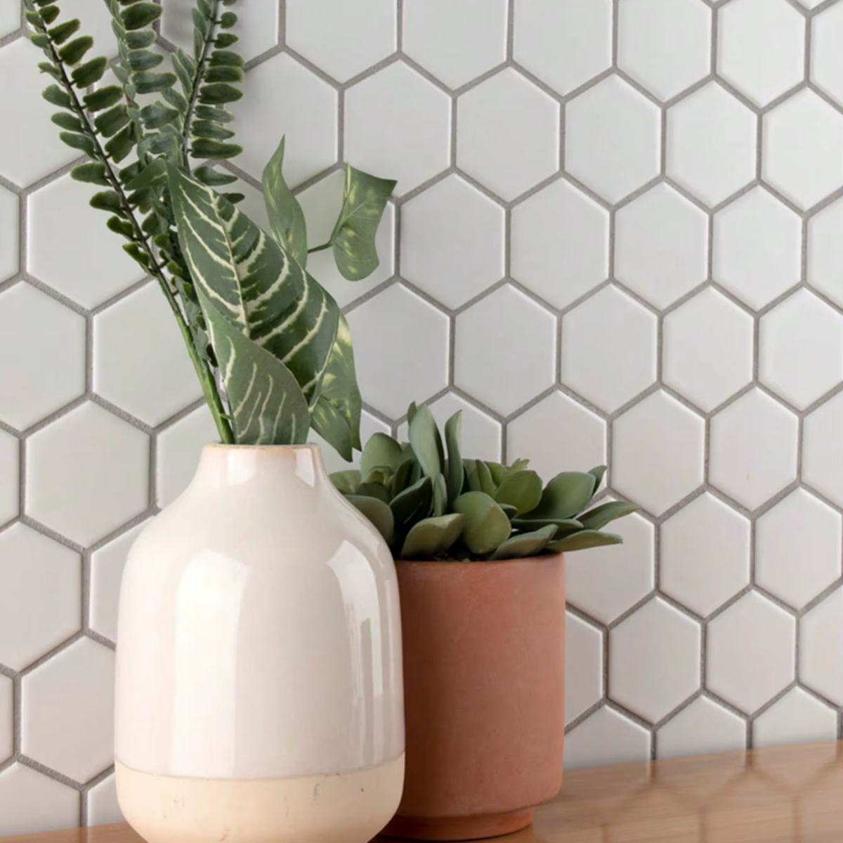 Solusia Zelfklevende Plaktegels - Wit Met Donkere Voegen – 10 Luxe Plaktegels voor Wand – Waterdichte Wandpanelen voor Keuken, Badkamer en Toilet – 30,5 x 30,5 cm – Makkelijk aan te brengen - Tegeltjes Tegelstickers - Hexagon Mozaïek