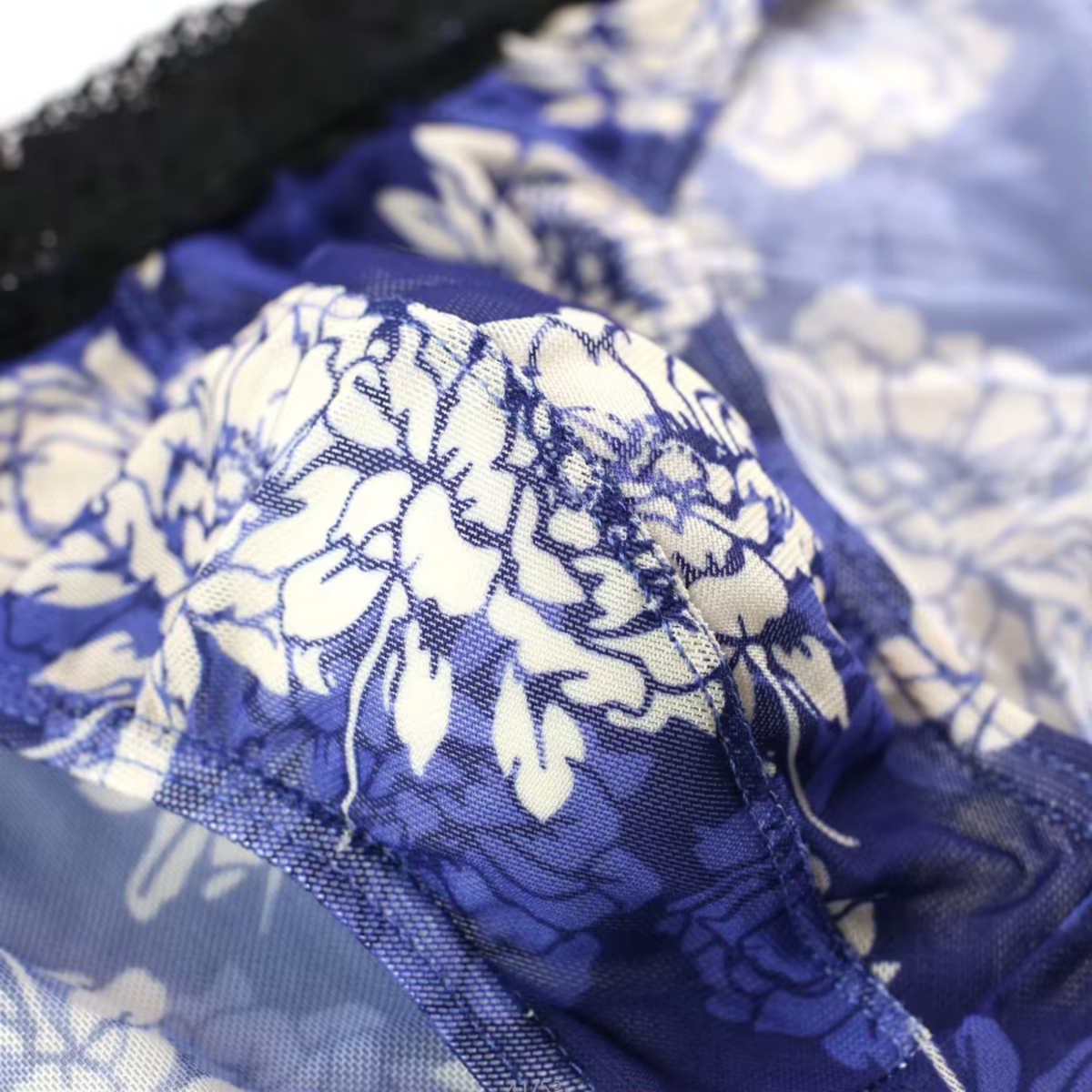 Heren Slip Doorzichtig met Bloemen - Mesh Slip Gebloemd Blauw & Wit - Sexy Transparant Design - Mannen Onderbroek - Lingerie Voor Mannen - Ondergoed Maat XXL / 2XL