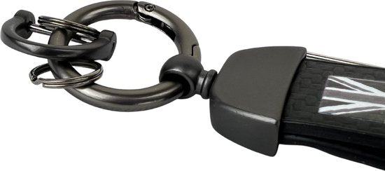 Luxe Auto Sleutelhanger - Mini Stijl - Carbon Look met Engelse Vlag - Past bij Alle Automerken / Universeel - Keychain Sleutel Hanger Cadeau - Auto Accessoires