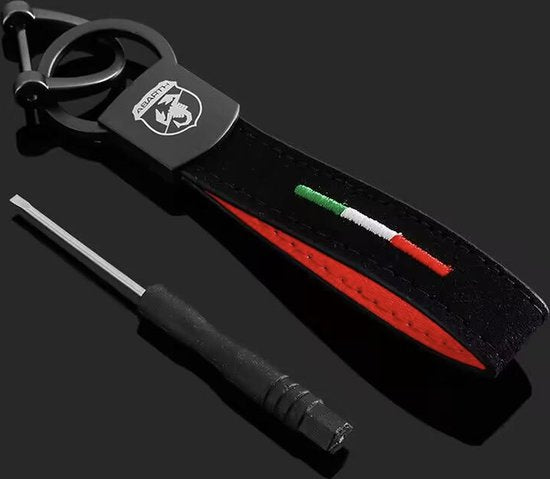 Luxe Alcantara Auto Sleutelhanger - Past bij Italiaanse Auto's / Universeel  - Italiaanse Vlag in Zwart - Mat Antraciet - Keychain Sleutel Hanger Cadeau - Auto Accessoires