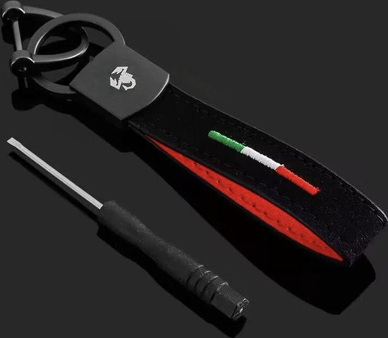 Luxe Alcantara Auto Sleutelhanger - Past bij Italiaanse Auto's / Universeel  - Italiaanse Vlag in Zwart - Mat Antraciet - Keychain Sleutel Hanger Cadeau - Auto Accessoires