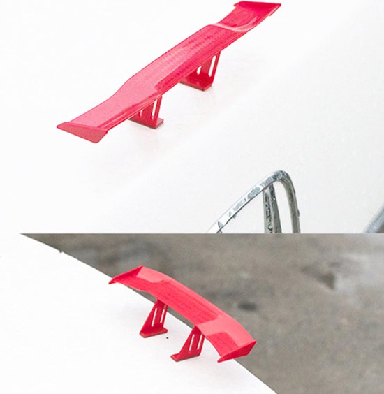 Grappige Mini Auto Spoiler - Rood Carbon Look - Universeel Fun Accessoire - Zelfklevende Dakspoiler - Tuning - Geschikt voor Alle Automerken / Universeel / JDM