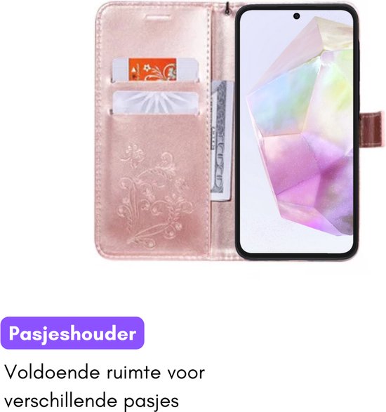 Hoesje Vlinders Roze - Geschikt voor Samsung Galaxy A35 - Portemonnee Book Case - Boekje Met Kaarthouder / Pasjeshouder en Magneetsluiting - Booklet Beschermhoes - Boekhoesje met Draagkoord