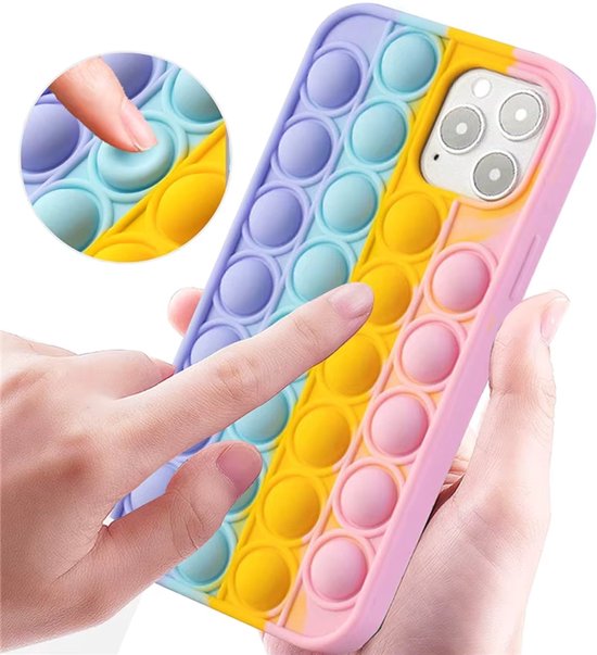 Pop It Telefoonhoesje Rainbow - Geschikt voor Apple iPhone 13 / 14 - Anti-stress Hoesje - Regenboog Kleuren - Zacht Siliconen Materiaal - Schokbestendig - Met Camera Bescherming - Fidget Toy Hoesje
