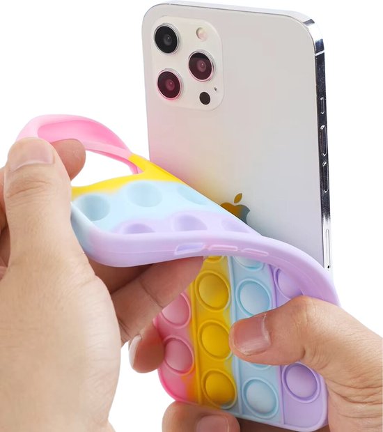 Pop It Telefoonhoesje Rainbow - Geschikt voor Apple iPhone 12 - Anti-stress Hoesje - Regenboog Kleuren - Zacht Siliconen Materiaal - Schokbestendig - Met Camera Bescherming - Fidget Toy Hoesje